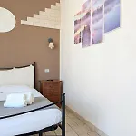 Carmenlory Apartman *
